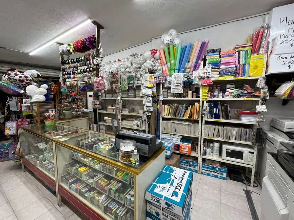 Mostradores y artículos de Papelería Margo